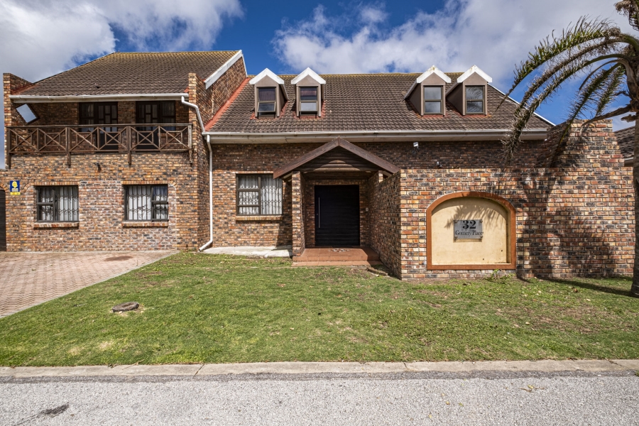 9 Bedroom Property for Sale in Summerstrand Eastern Cape